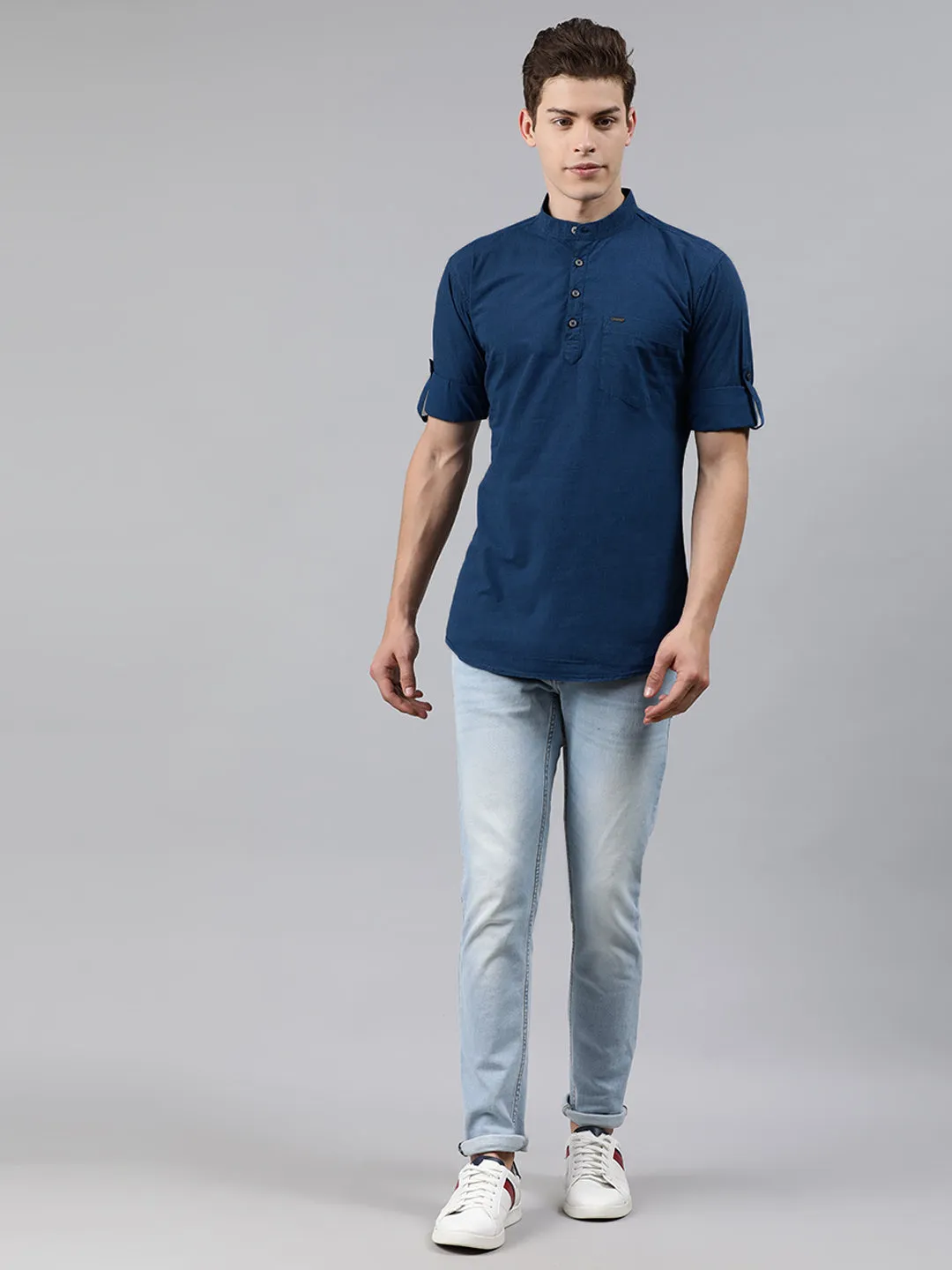 Men Blue Slim Fit Solid Casual Shirt